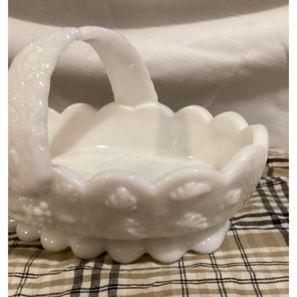 Vintage Westmoreland Milk Glass Grape & Vine Split Handle Basket/Candy Dish - Picture 2 of 12